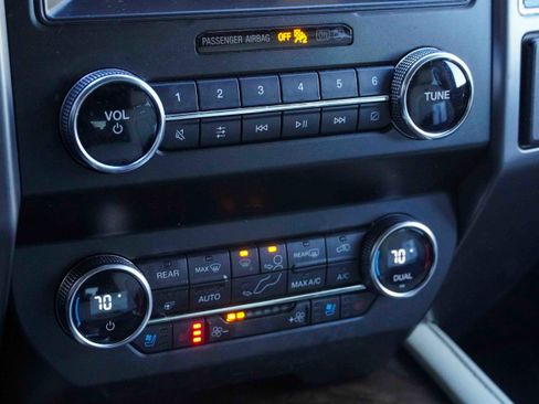 Used 2020 Ford Expedition Platinum image 28