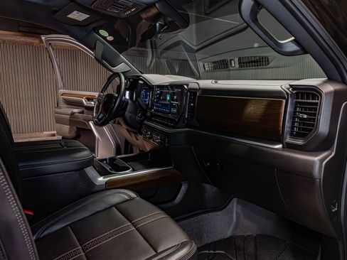 Used 2024 Chevrolet Silverado 2500 High Country w/ Midnight Edition image 18