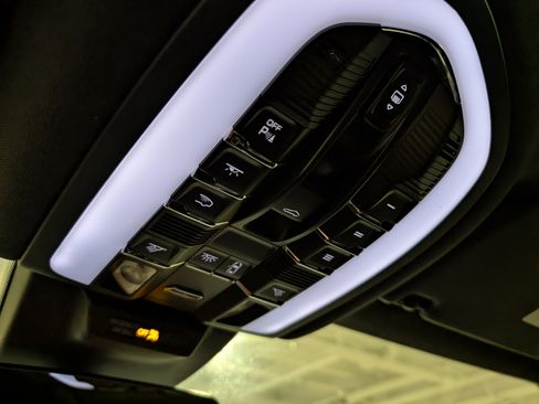 New 2026 Porsche Macan Turbo image 44