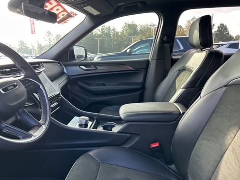 Used 2025 Jeep Grand Cherokee L Altitude image 34