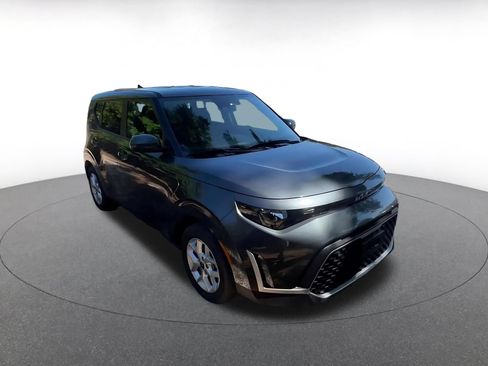 Used 2025 Kia Soul LX w/ LX Technology Package FWD image 3