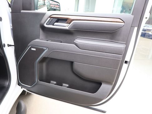 Used 2025 GMC Sierra 1500 Elevation w/ Preferred Package AWD/4WD image 39