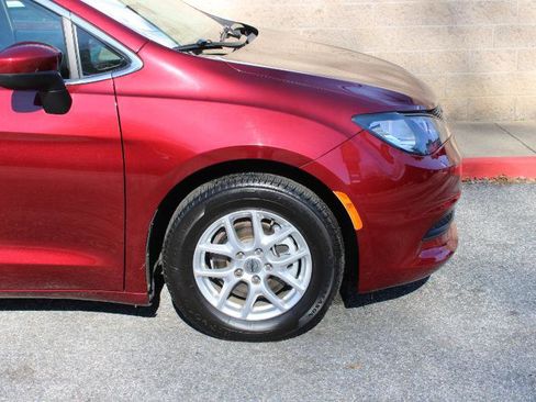 Used 2021 Chrysler Voyager LX image 21