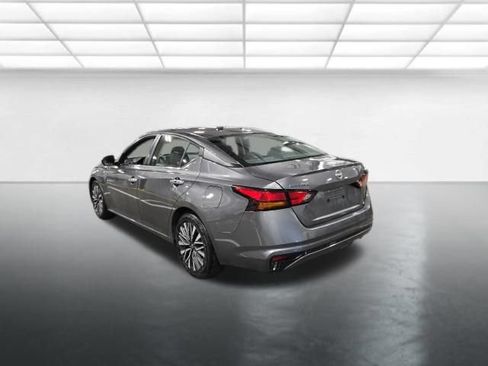 Used 2024 Nissan Altima 2.5 SV FWD image 6