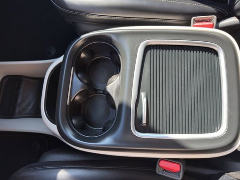 Used 2024 Chrysler Pacifica Touring-L image 21