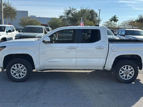 Used 2024 Toyota Tacoma SR5 w/ SR5 Upgrade Package image 4