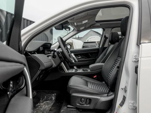 Used 2025 Land Rover Discovery Sport S image 10
