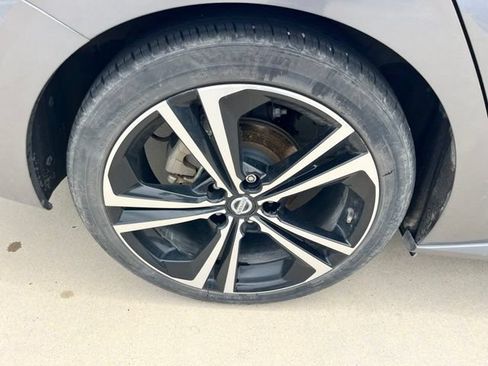 Used 2023 Nissan Sentra SR w/ SR Premium Package FWD image 10