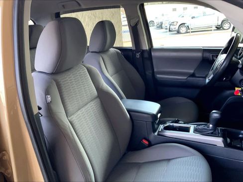 Used 2017 Toyota Tacoma SR5 w/ Tow Package image 9