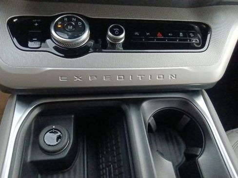 New 2025 Ford Expedition Active AWD/4WD image 25