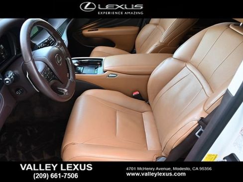 Used 2019 Lexus LS 500 w/ Accessory Package (Z2) RWD image 9