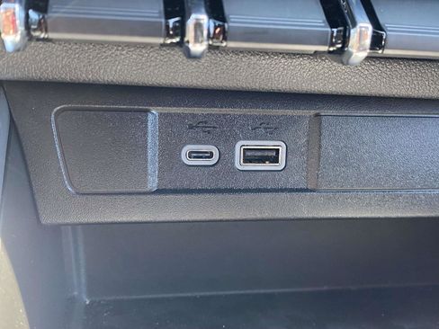 Used 2024 Chevrolet Colorado Z71 w/ Z71 Convenience Package 2 image 5