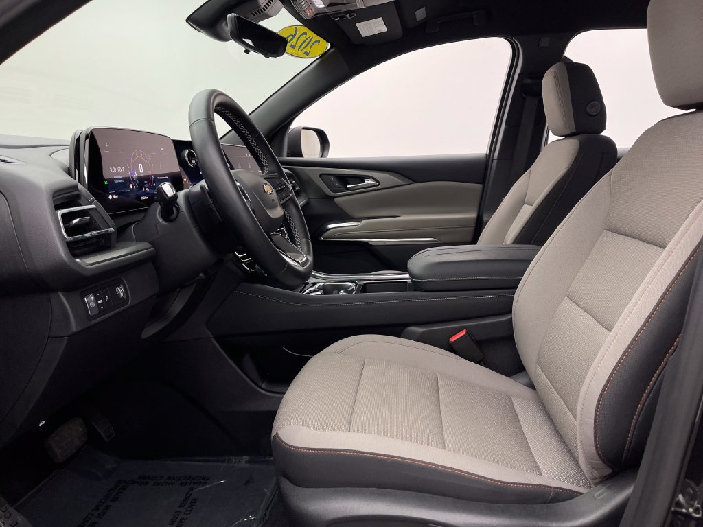Used 2026 Chevrolet Traverse LT w/ Driver Confidence Package FWD image 16