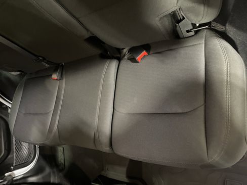 Used 2022 Jeep Wrangler Unlimited Sport image 12