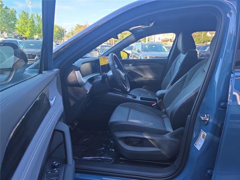 New 2025 Volkswagen Tiguan SE R-Line image 15