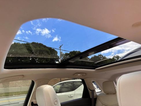 Used 2019 Cadillac XT5 Luxury w/ LPO, Radiant Package image 17