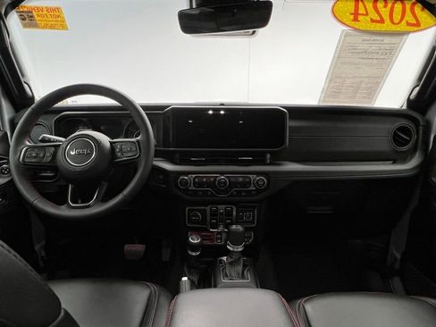 Used 2024 Jeep Wrangler Unlimited Rubicon w/ Technology Group image 6