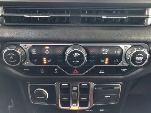 Used 2024 Jeep Wrangler Sport S image 29