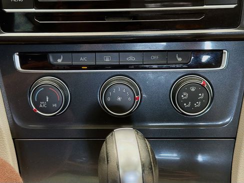 Used 2020 Volkswagen Golf 4-Door image 10