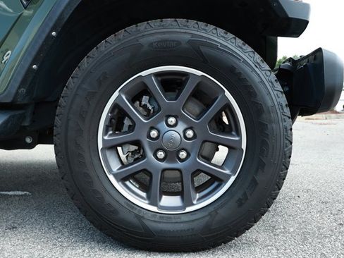 Used 2022 Jeep Gladiator Overland w/ Popular Equipment Package AWD/4WD image 5