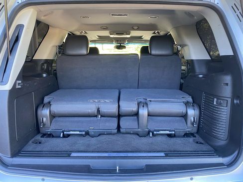 Used 2013 Cadillac Escalade Premium AWD/4WD image 31