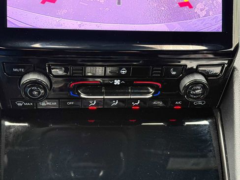 Used 2024 Jeep Grand Cherokee Limited image 26