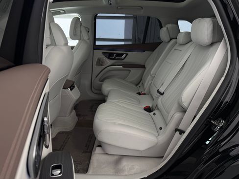 Used 2023 Mercedes-Benz EQS 580 4MATIC SUV image 11