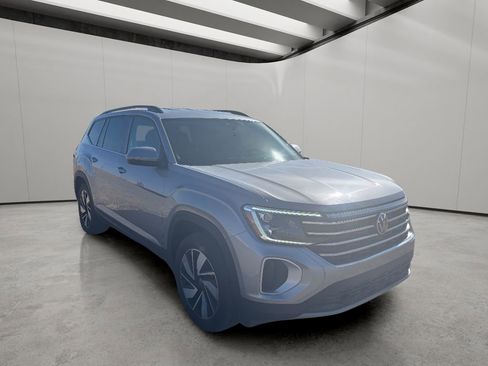 Used 2025 Volkswagen Atlas SE image 13