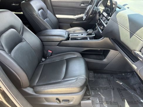 Used 2022 Nissan Pathfinder SL w/ SL Premium Package FWD image 9