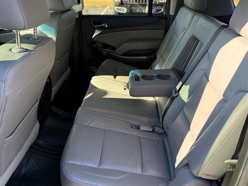 Used 2019 Chevrolet Suburban LT image 13