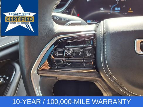 Used 2022 Jeep Grand Cherokee Overland w/ Luxury Tech Group IV AWD/4WD image 17