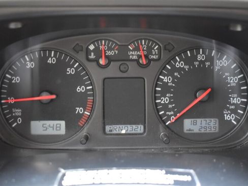 Used 2002 Volkswagen Eurovan MV FWD image 14