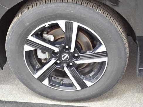Used 2025 Nissan Sentra SV FWD image 34