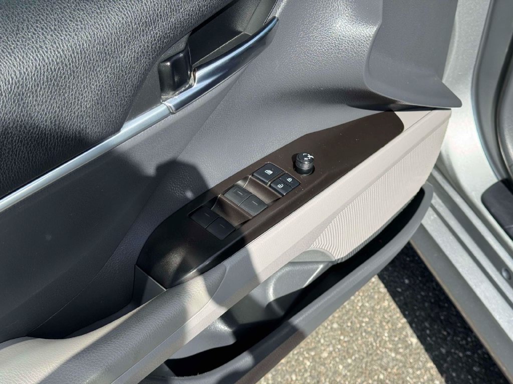 Used 2021 Toyota Camry LE AWD/4WD image 18