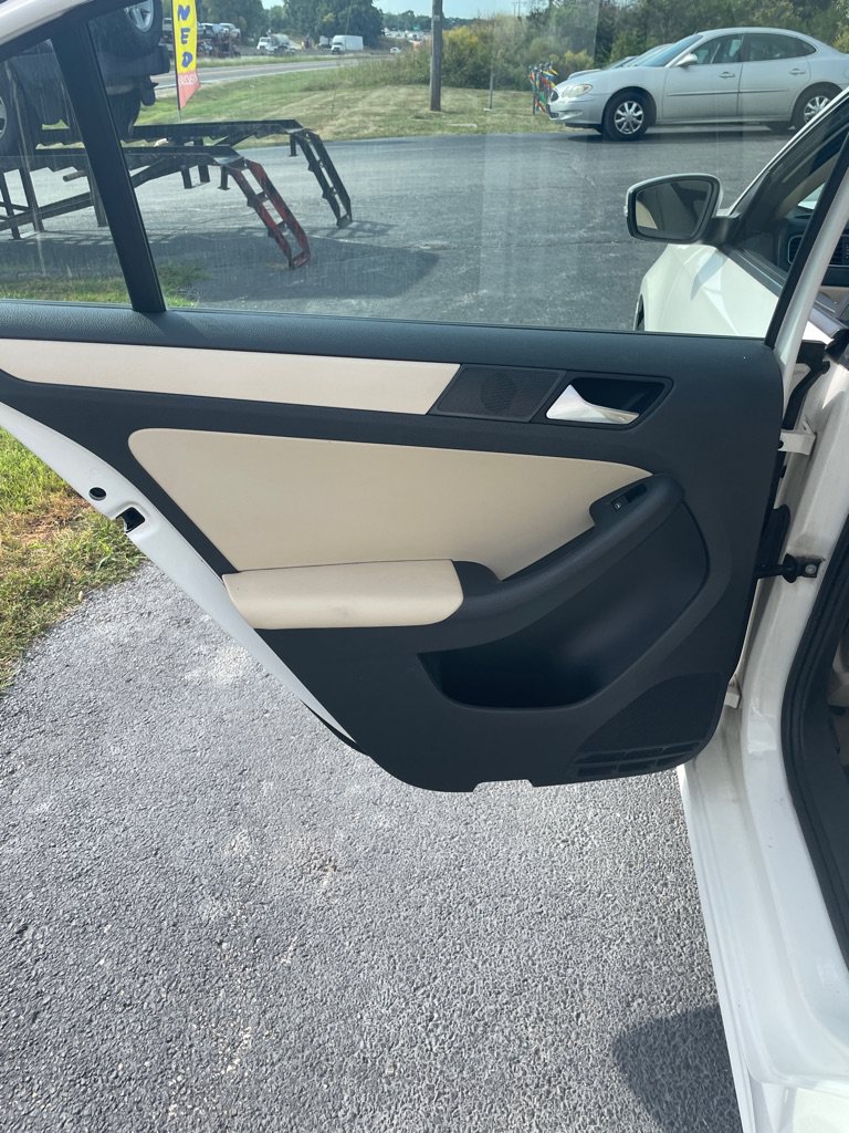 Used 2012 Volkswagen Jetta SE FWD image 15