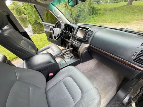 Used 2011 Toyota Land Cruiser w/ Upgrade Pkg AWD/4WD image 67