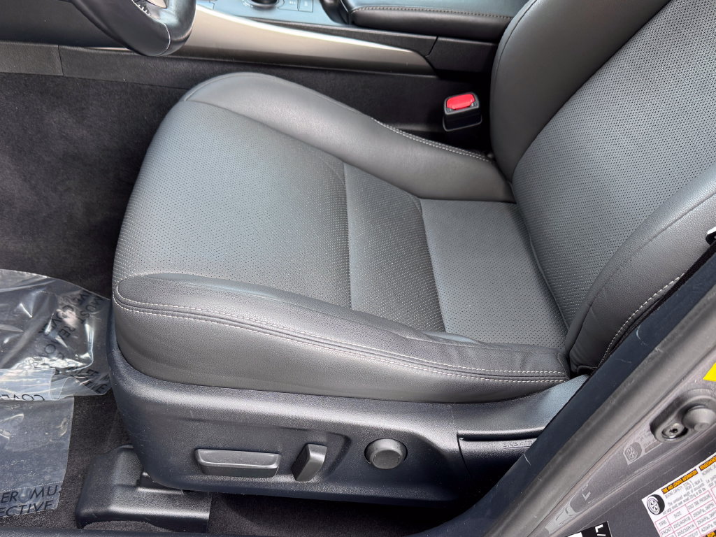 Used 2019 Lexus IS 300 AWD image 20
