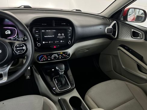 Used 2023 Kia Soul LX w/ LX Technology Package FWD image 33