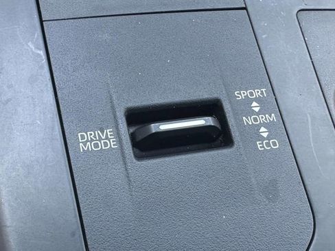 Certified 2024 Toyota Highlander XLE FWD image 40