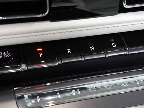 Used 2025 Lincoln Aviator AWD w/ Jet Appearance Package image 26