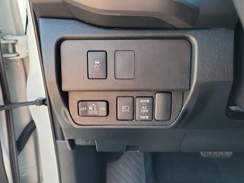Used 2020 Toyota Tacoma TRD Off-Road w/ Technology Package AWD/4WD image 20