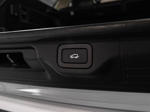Used 2019 Land Rover Range Rover Long Wheelbase Autobiography image 46