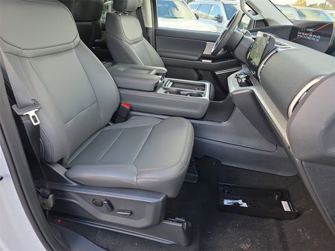 New 2025 Ford Expedition Active image 40