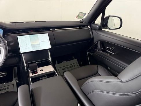 New 2025 Land Rover Range Rover Long Wheelbase SE image 27