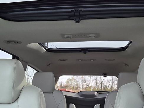 Used 2011 Chevrolet Traverse LT w/ Personal Connectivity Package image 18