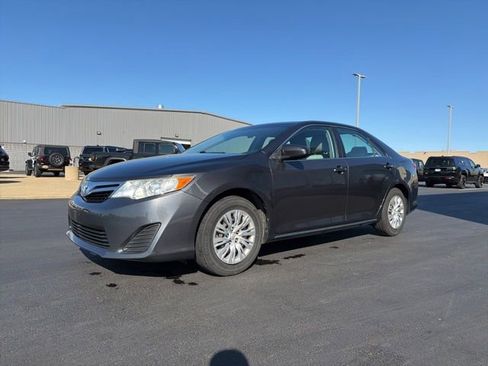 Used 2012 Toyota Camry LE FWD image 3