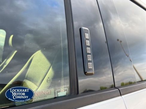 Used 2019 Ford F150 XLT w/ Equipment Group 302A Luxury AWD/4WD image 10
