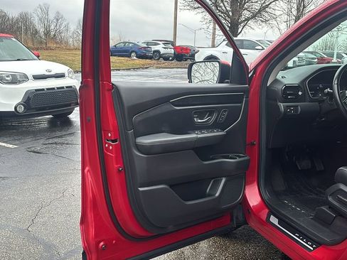 Used 2024 Honda Pilot Elite image 11