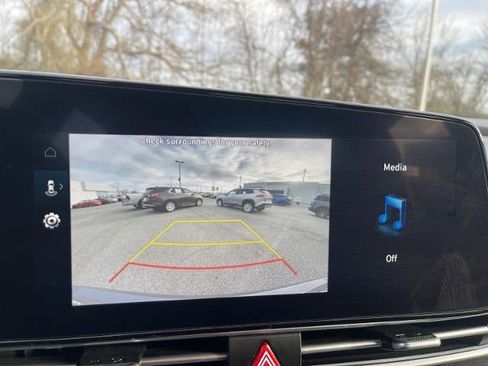 Used 2024 Hyundai Elantra SEL image 14