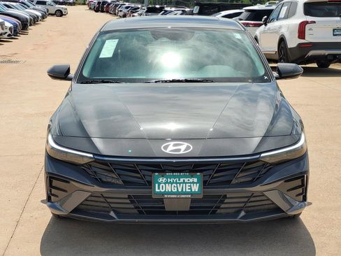 New 2026 Hyundai Elantra Limited FWD image 3